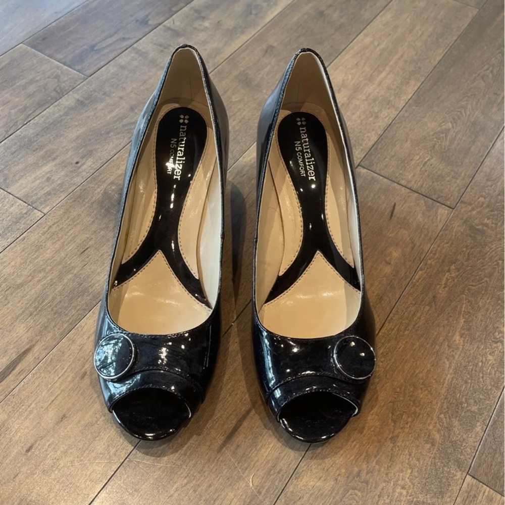 The nautralizer black heels, brand new size 9